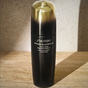 Shiseido Future Solution LX Concentrated Brightening Softener